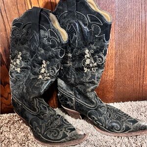 Corral Black Embroidered Heeled Boots